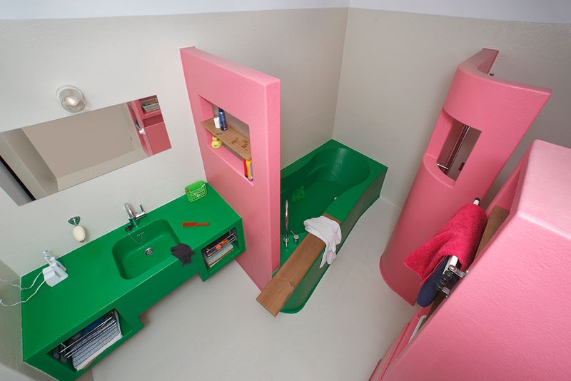 Roze en groene badkamer